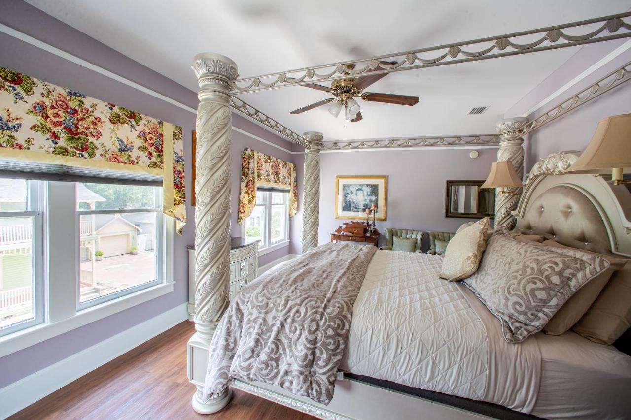 Carriage Way Centennial House - Adult Only-
